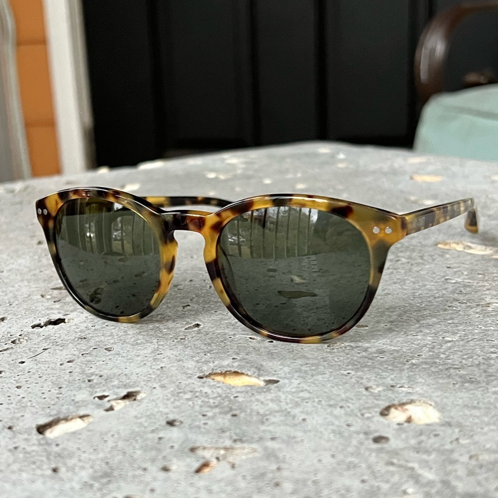 MVMT Rio Polarized Sunglasses - Unisex - Black / Yellow Tortoise